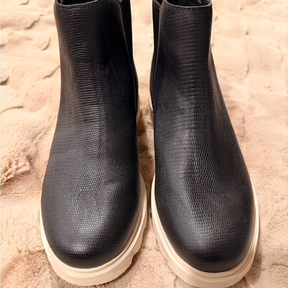 Brand New Sorel Black Leather Boots
